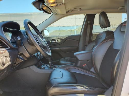 Bright White Clearcoat 2020 Jeep Cherokee Trailhawk