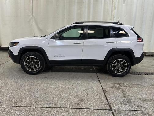 Bright White Clearcoat 2020 Jeep Cherokee Trailhawk