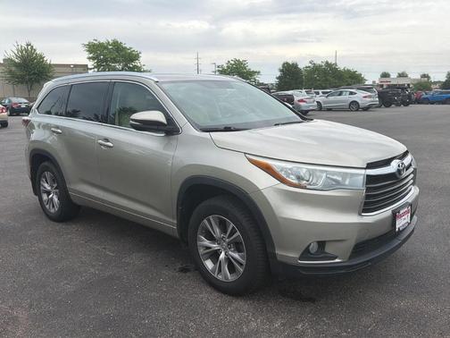 Creme Brulee Mica 2015 Toyota Highlander XLE