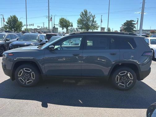 Sting Gray Clearcoat 2026 Jeep Cherokee LAREDO/LIMITED