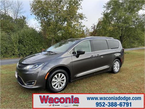 Granite Crystal Clearcoat Metallic 2018 Chrysler Pacifica Touring-L