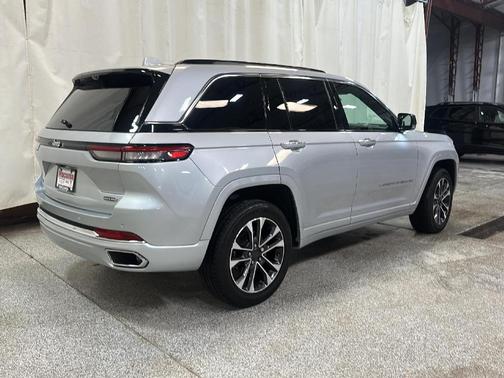 2022 Jeep Grand Cherokee Overland