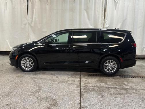 2024 Chrysler Pacifica Touring-L