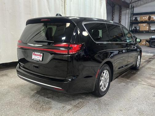 2024 Chrysler Pacifica Touring-L