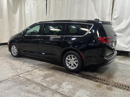 2024 Chrysler Pacifica Touring-L