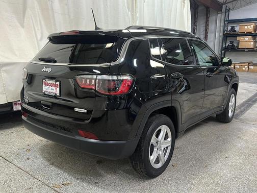 Diamond Black 2023 Jeep Compass Latitude