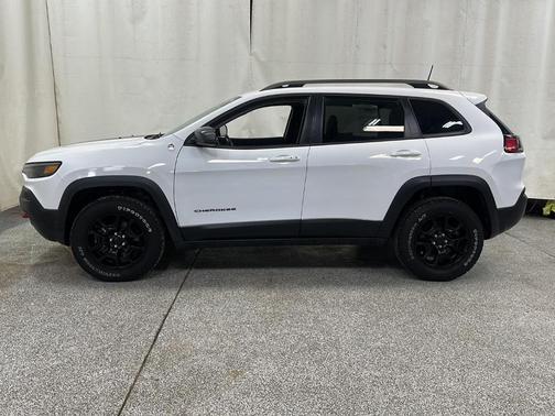 Bright White Clearcoat 2019 Jeep Cherokee Trailhawk
