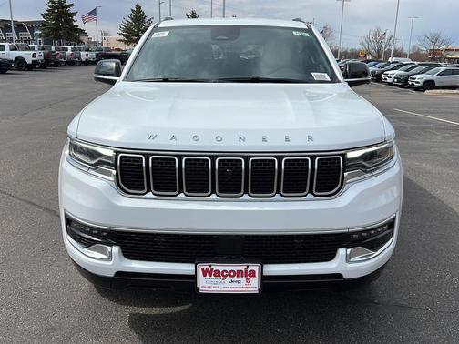 2025 Jeep Wagoneer Base
