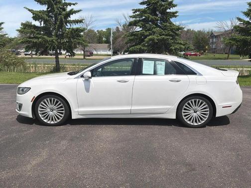 White Platinum Tri-Coat Metallic 2017 Lincoln MKZ Reserve