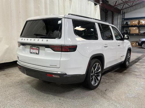 Bright White Clearcoat 2022 Jeep Wagoneer Series III