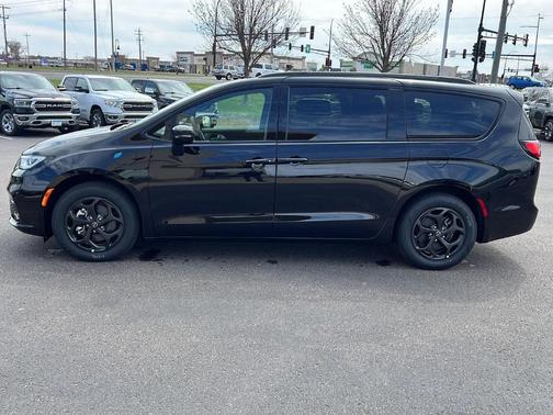 2025 Chrysler Pacifica Hybrid Select