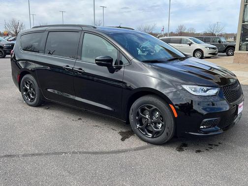 2025 Chrysler Pacifica Hybrid Select