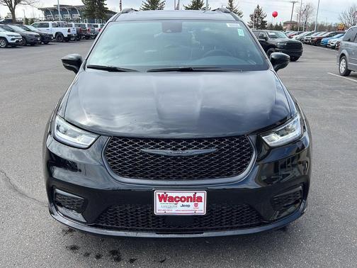 2025 Chrysler Pacifica Hybrid Select
