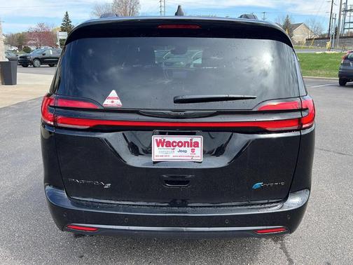 2025 Chrysler Pacifica Hybrid Select