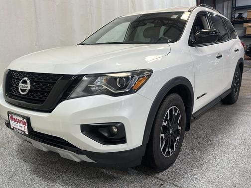 2020 Nissan Pathfinder SV