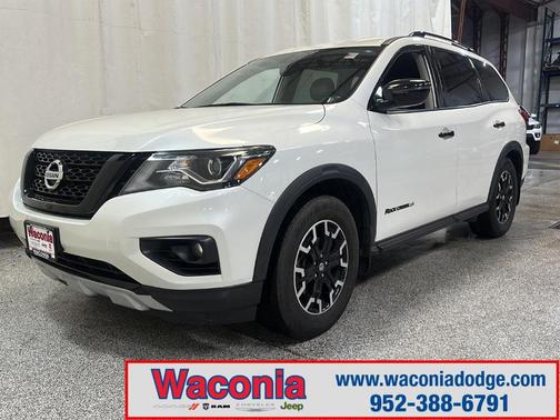 2020 Nissan Pathfinder SV