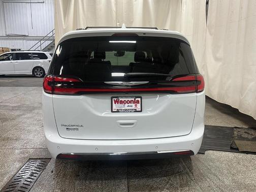 2021 Chrysler Pacifica Touring-L