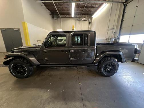 2025 Jeep Gladiator Sport