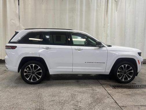 2022 Jeep Grand Cherokee Overland