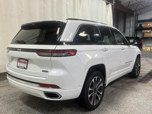 2022 Jeep Grand Cherokee Overland