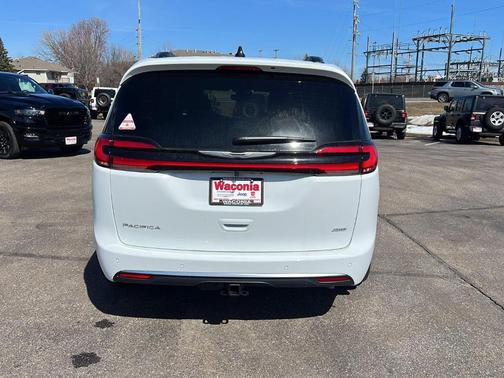 2026 Chrysler Pacifica Pinnacle