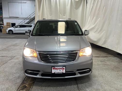 2014 Chrysler Town & Country Touring-L