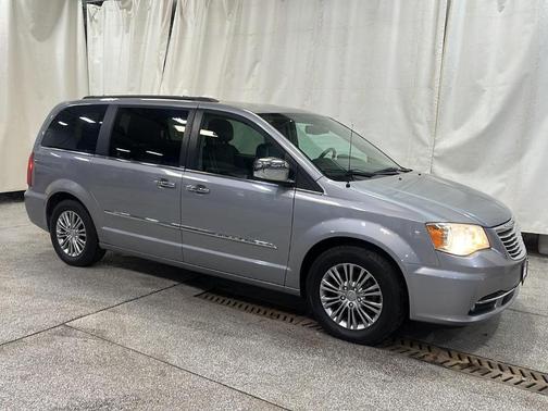 2014 Chrysler Town & Country Touring-L