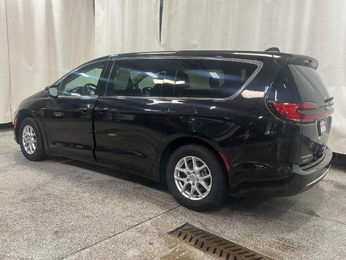 2024 Chrysler Pacifica Touring-L
