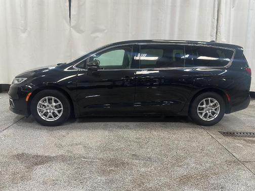 2024 Chrysler Pacifica Touring-L
