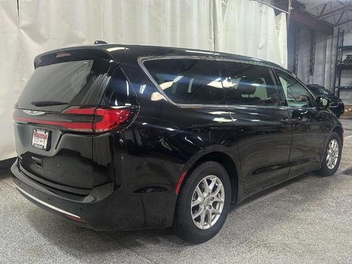 2024 Chrysler Pacifica Touring-L