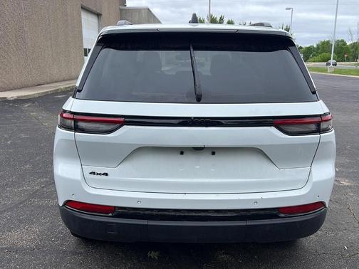 2024 Jeep Grand Cherokee Laredo