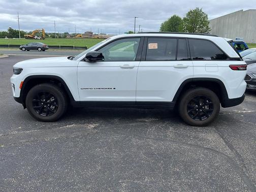 2024 Jeep Grand Cherokee Laredo