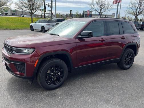 Velvet Red Pearlcoat 2026 Jeep Grand Cherokee Laredo