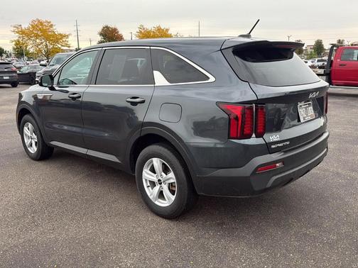 Gray 2023 Kia Sorento LX