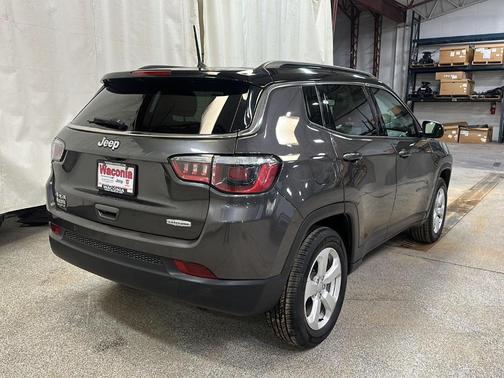 Granite Crystal Clearcoat Metallic 2018 Jeep Compass Latitude