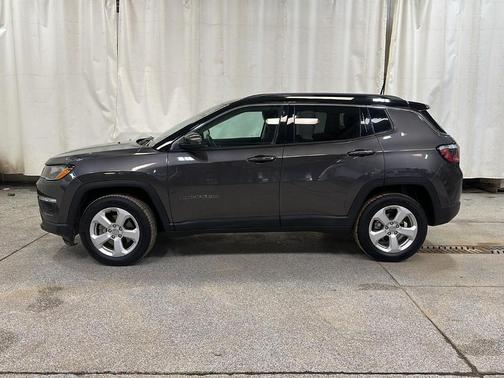 Granite Crystal Clearcoat Metallic 2018 Jeep Compass Latitude
