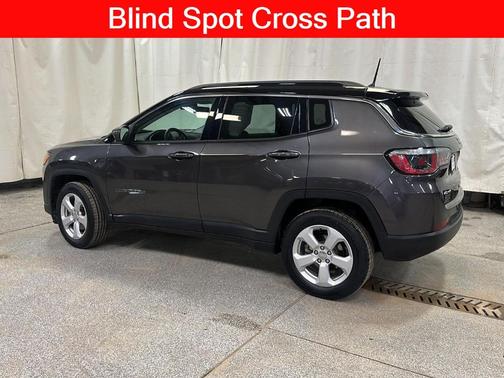 Granite Crystal Clearcoat Metallic 2018 Jeep Compass Latitude