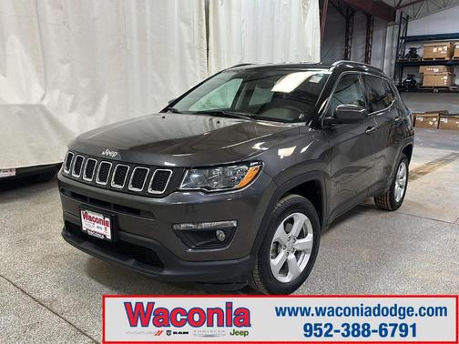 Granite Crystal Clearcoat Metallic 2018 Jeep Compass Latitude