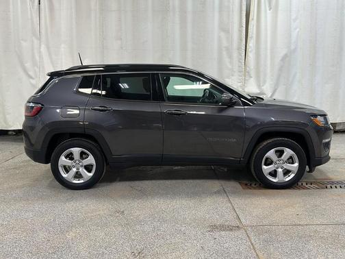 Granite Crystal Clearcoat Metallic 2018 Jeep Compass Latitude