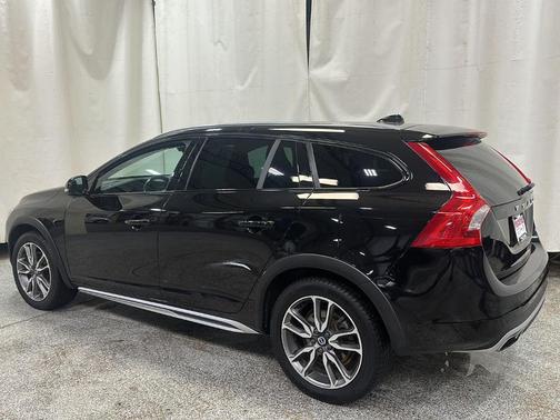 2017 Volvo V60 Cross Country T5