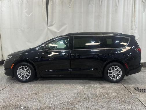 2022 Chrysler Pacifica Touring-L