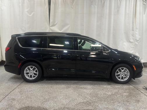2022 Chrysler Pacifica Touring-L