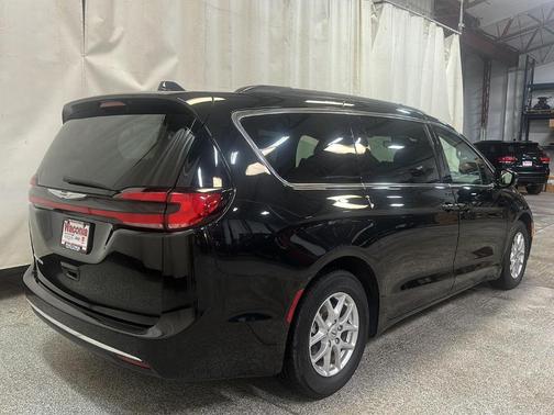 2022 Chrysler Pacifica Touring-L
