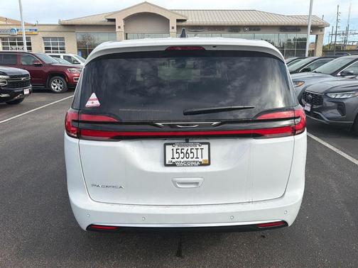 Bright White Clearcoat 2027 Chrysler Pacifica SELECT