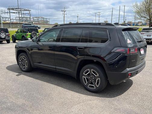 Diamond Black 2026 Jeep Cherokee LAREDO/LIMITED