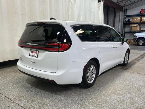 2024 Chrysler Pacifica Touring-L