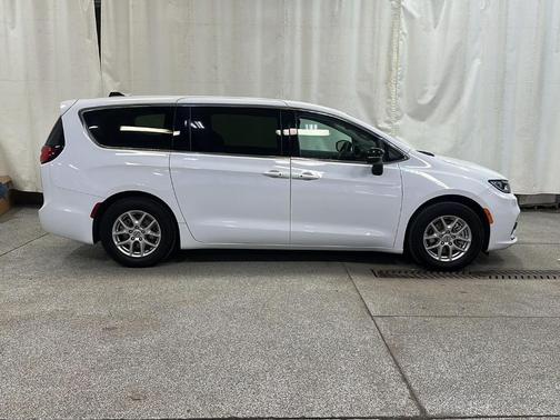 2024 Chrysler Pacifica Touring-L