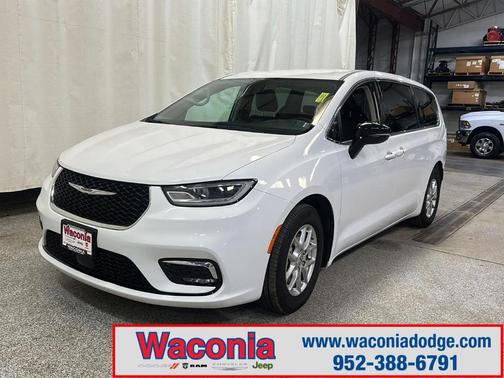 2024 Chrysler Pacifica Touring-L