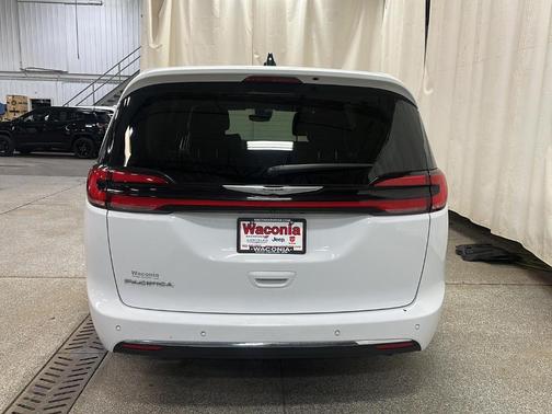 2024 Chrysler Pacifica Touring-L