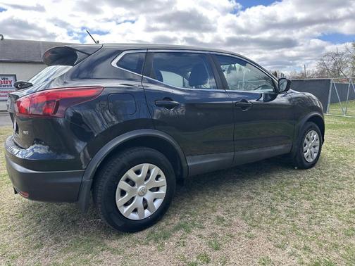 Magnetic Black 2018 Nissan Rogue Sport S